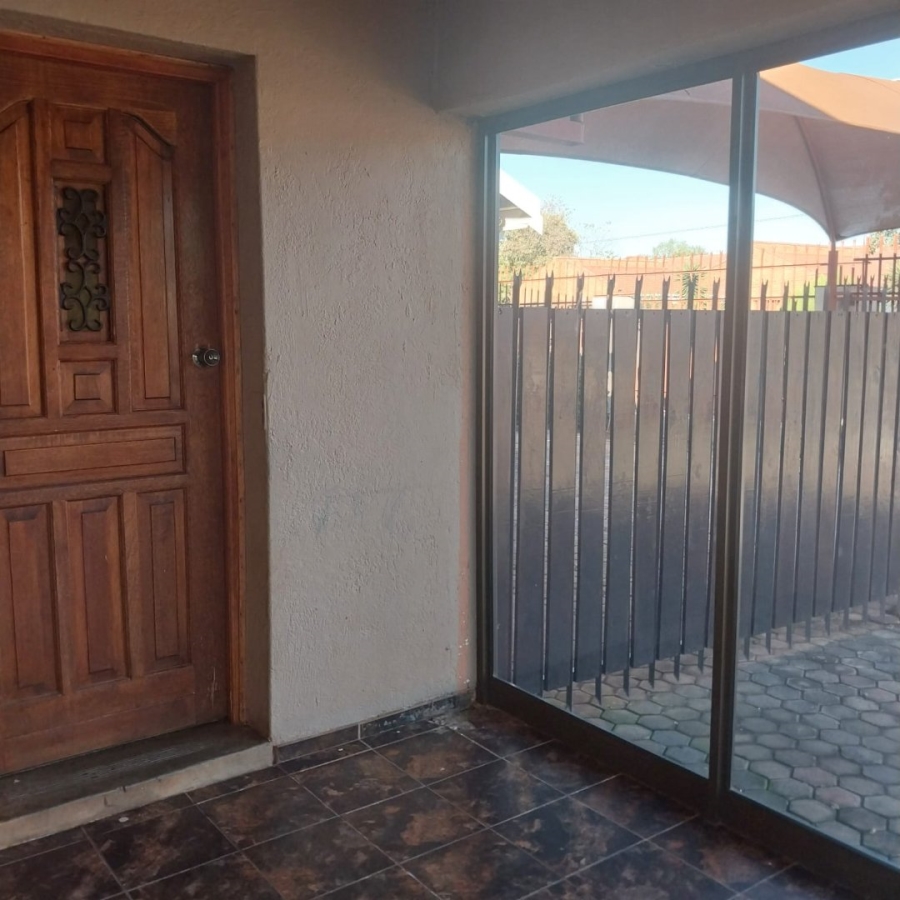 3 Bedroom Property for Sale in Rhodesdene Northern Cape